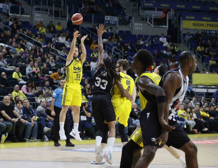 BASKETBOLDA DERBİNİN KAZANANI FENERBAHÇE