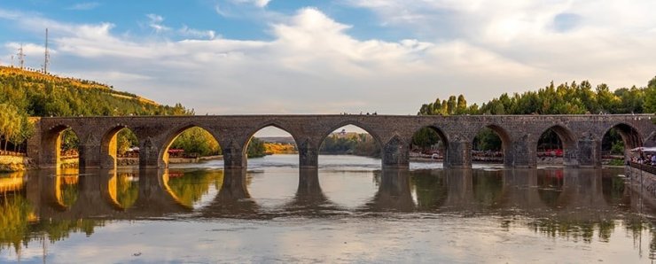 DOĞDUĞU TOPRAKLARIN İLHAMIYLA HAZIRLANAN KOLEKSİYON İLE LONDRA’DA