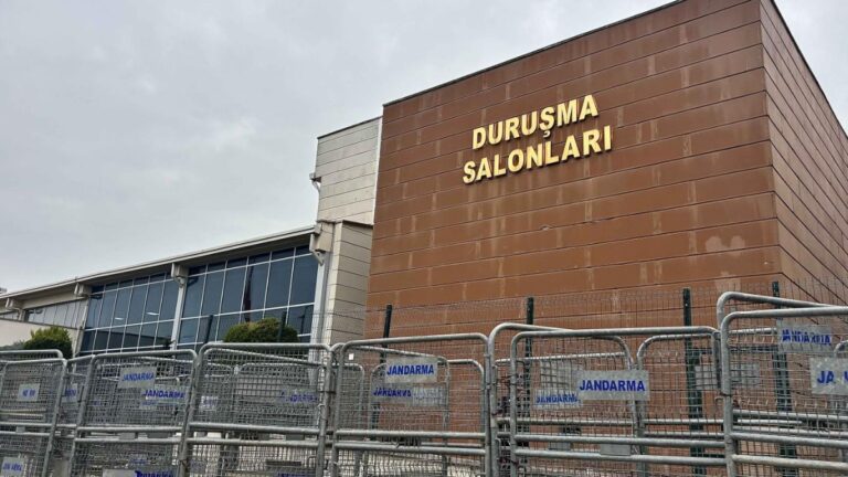 İstanbul Büyükşehir Belediyesi'ne (İBB) yönelik davada mahkeme ara kararını açıkladı.